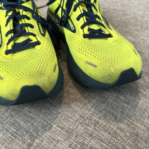 NIB! Brooks Men’s Adrenaline GTS 22 Neon Yellow Running Shoe Sneakers- S… - Picture 2 of 10